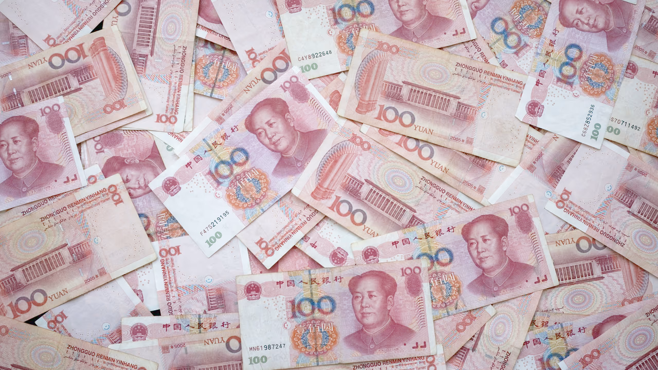 여러 장의 중국 100위안 지폐