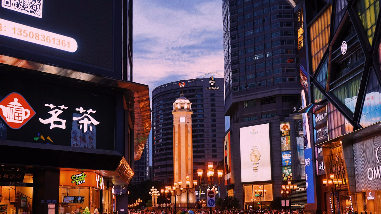 충칭 제팡베이의 야간 조명과 상점, 인파