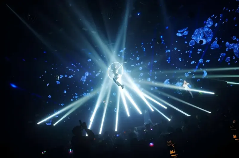 Stage beams and the crowd across ESMI’s Jiangbei venue