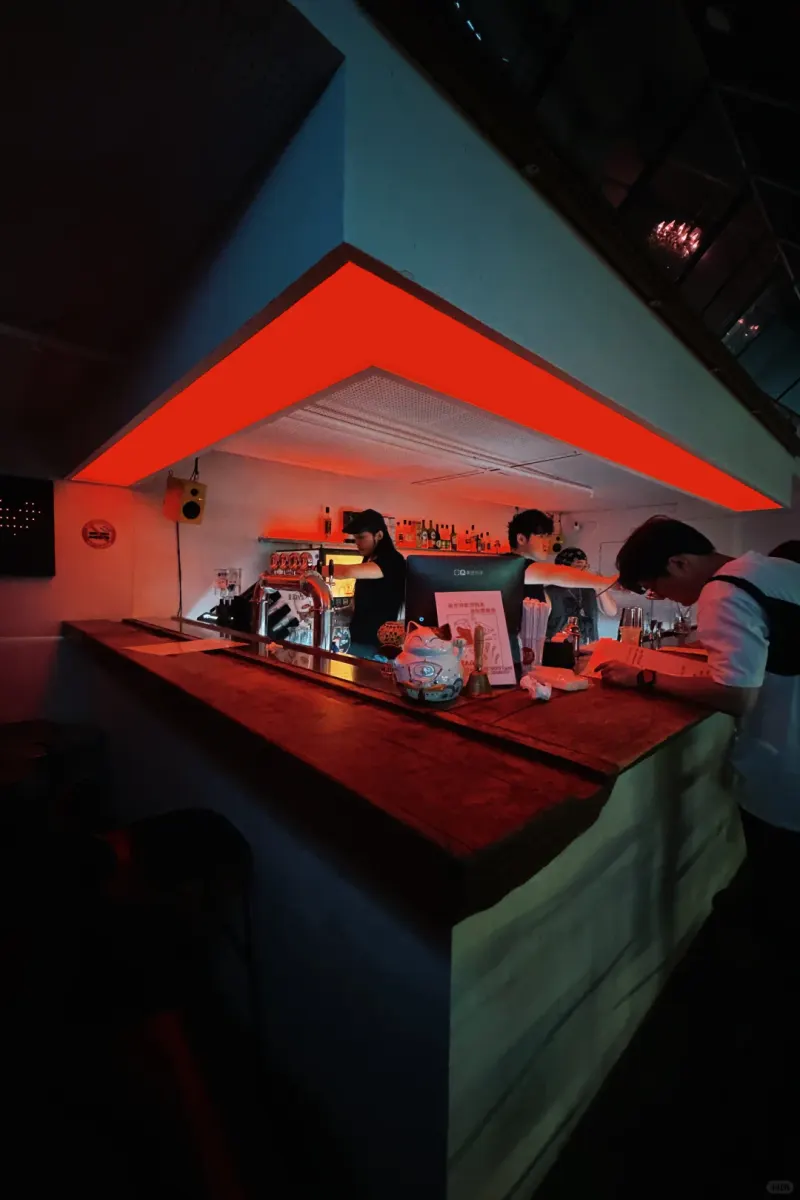 Geometric red bar counter at NUTS 4.0 in Longfor Xinyijie