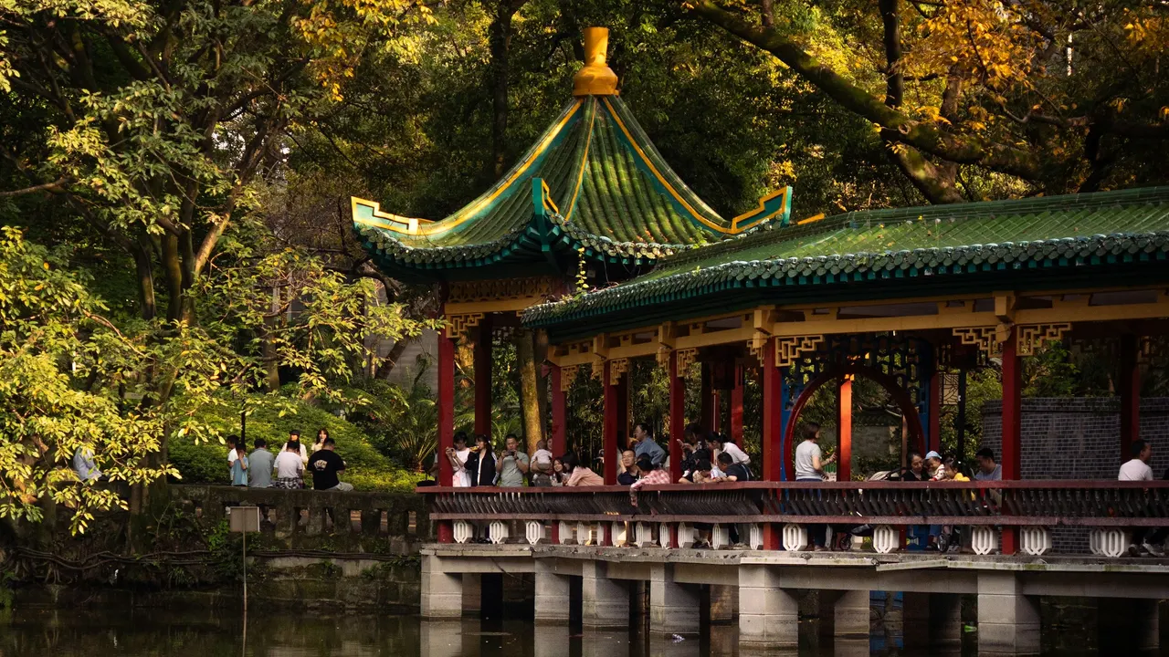 A pavilion beside a pond in Eling Park, Chongqing