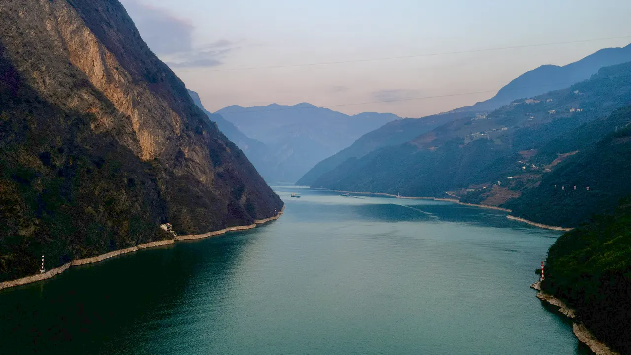 The Yangtze River between steep hills in Wushan